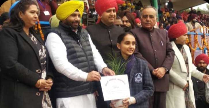 Read more about the article R.D. Khosla prodigy Akshta Sharma receives the Honor from Minister of Power and Public Works